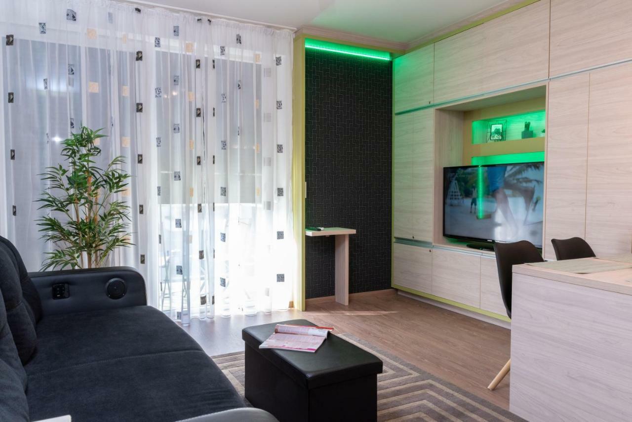 Defne Apartman Debrecen Exterior photo